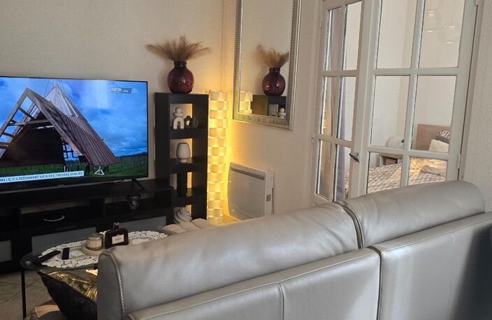 Joli appartement au rez de chaussée avec 22,5 m2 de terrasse privatif, une place de parking sécurisée, deux belles chambres, une salle d'eau et un W C — photo 5