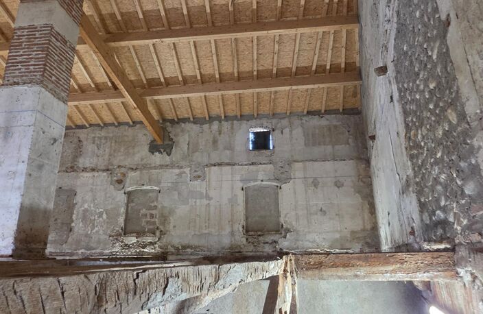 TOULOUGES - Ensemble de 2 granges (343m2 au sol) + jardin — photo 3