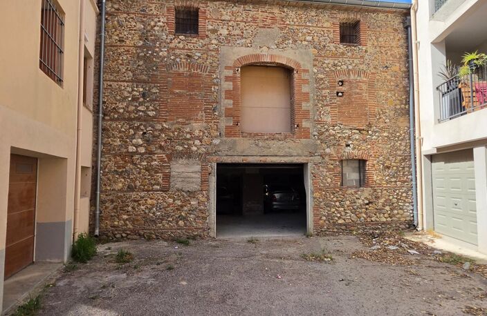 TOULOUGES - Ensemble de 2 granges (343m2 au sol) + jardin — photo 4