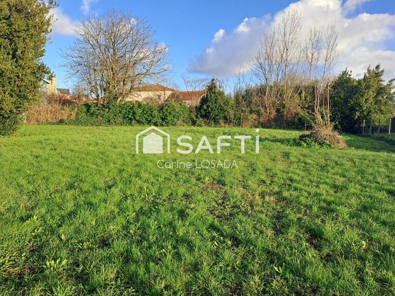 Terrain constructible et viabilisé en plein centre bourg — photo 1