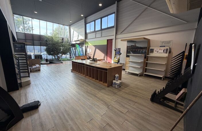 Local commercial — photo 4