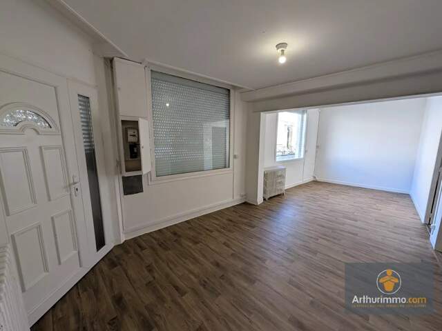 NOYON – APPARTEMENT EN REZ-DE-CHAUSSÉE + GARAGE – 58,83 M² — photo du bien
