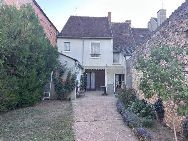 A VENDRE - Maison T5 avec garage, jardin et dépendance à Sai — photo du bien