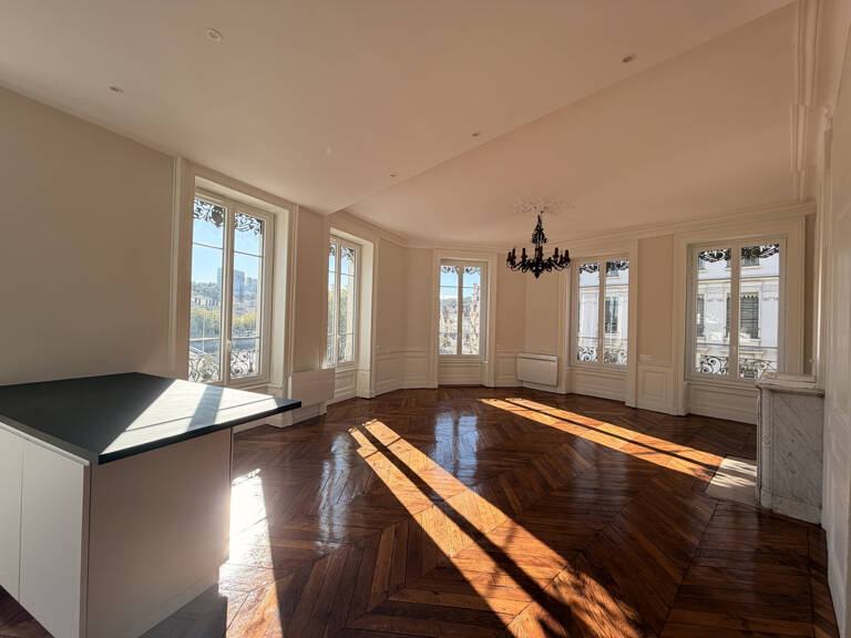 LYON 9EME/ VAISE BEAU T3 RENOVE 86m2 — photo 1