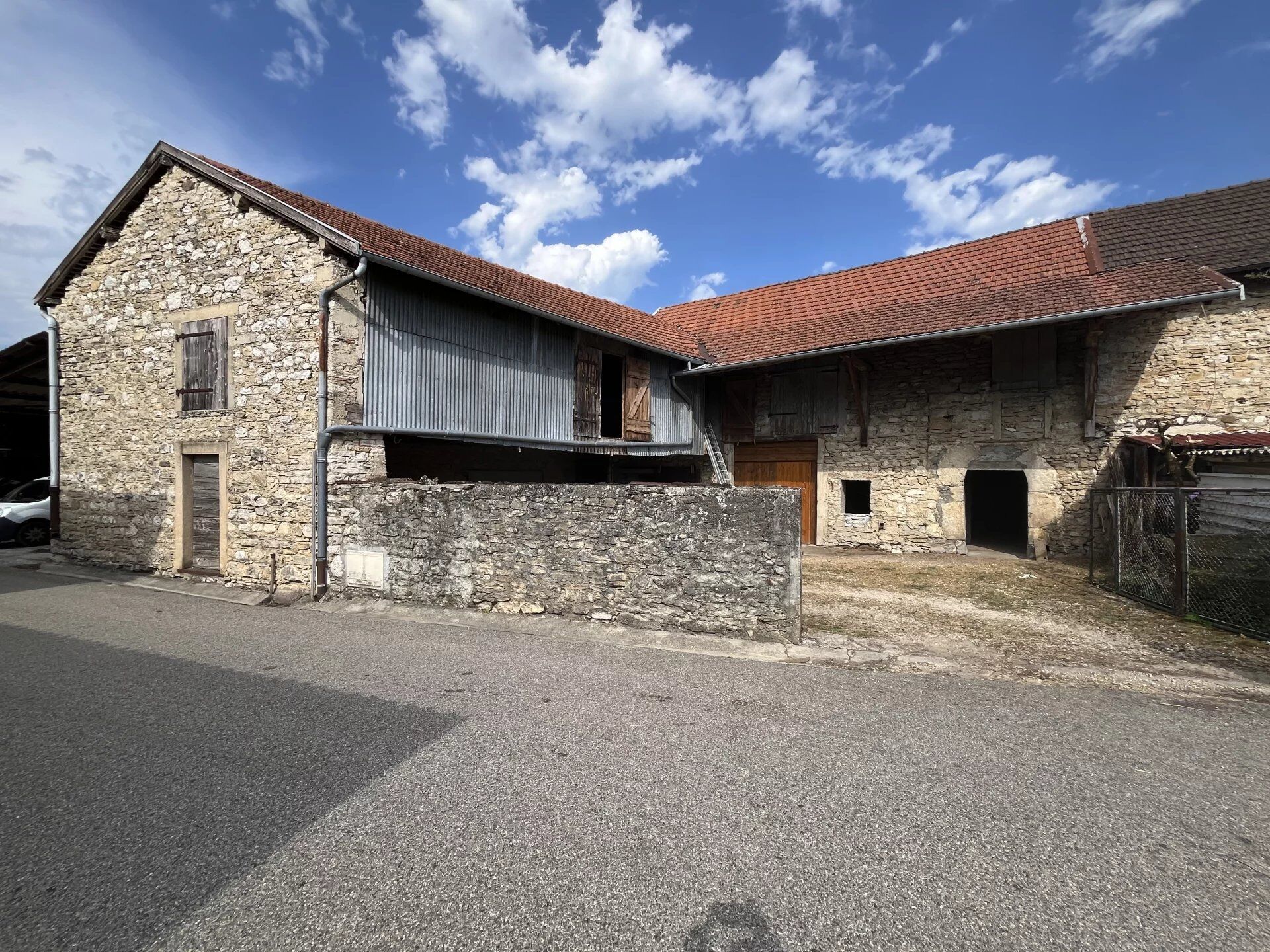 Maison 5 pièces 90 m² · à Seillonnaz · 90 m² · 71 000 €