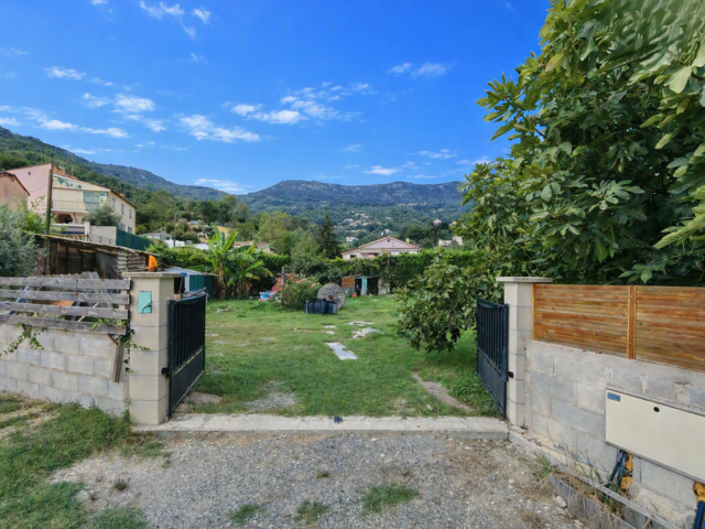 CONTES   Terrain constructible de 741 m2 dans un environneme — photo du bien