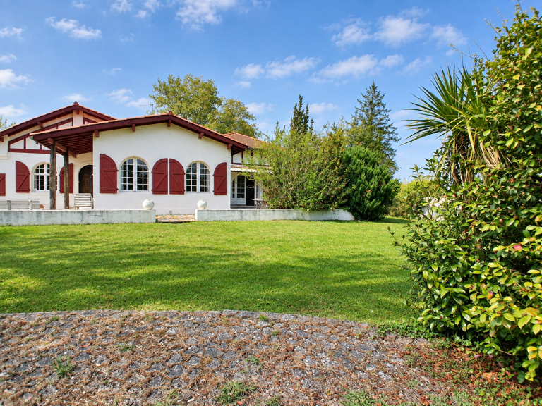 Demeure de caractère sur une parcelle de 3 460 m2 — photo 1