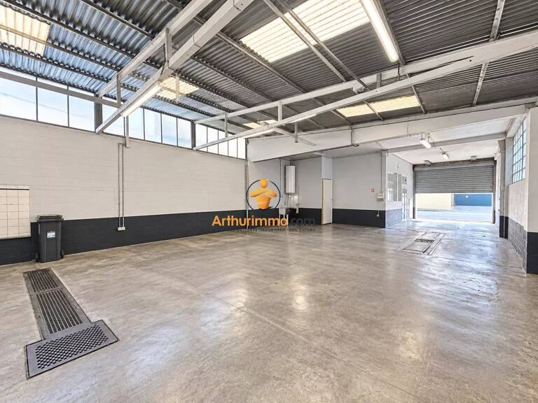 Hangar à proximité du Foiral. — photo 1