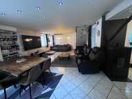 SAINT JULIEN MONTDENIS Dans charmant village situé à proximité des Stations et d'une sortie de l'A43 Découvrez cette maison entièrement rénovée avec goût d'une surface habitable de 164 m2 ouvrant sur une agréable terrasse au calme, qui bénéficie en outre de nombreuses dépendances — photo 2