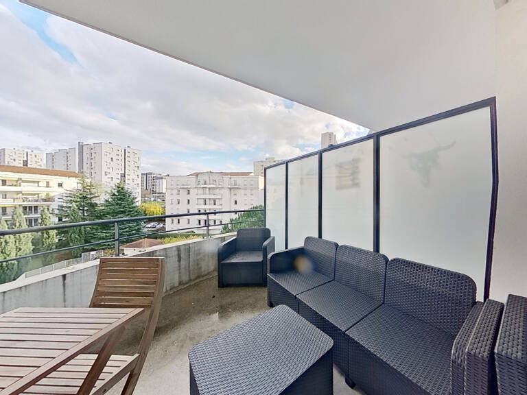 TASSIN LOCATION MEUBLEE APPARTEMENT TYPE 3 AVEC TERRASSE 5M2 — photo 1