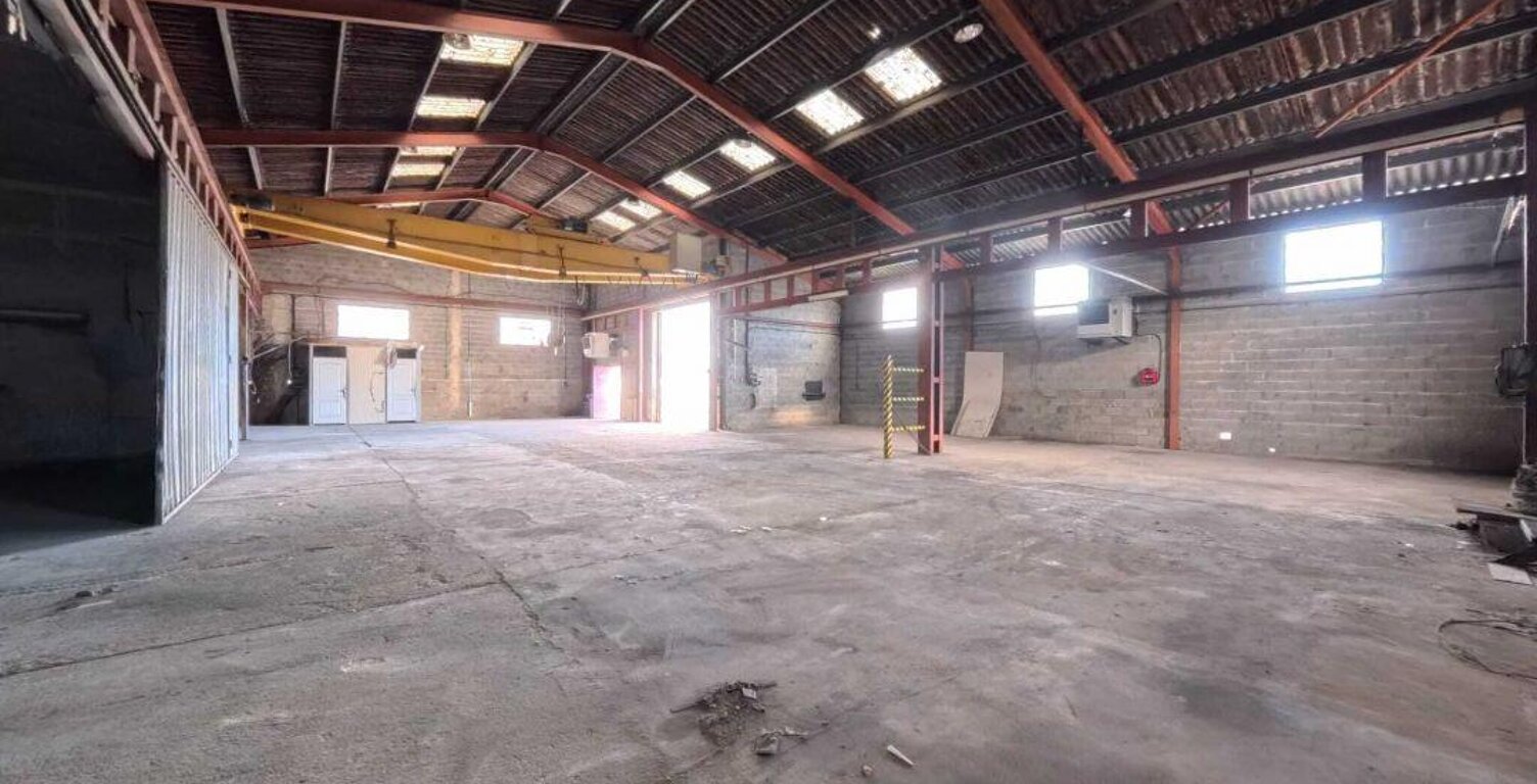 Vente Local d'activités 702 m&sup2; — photo 1