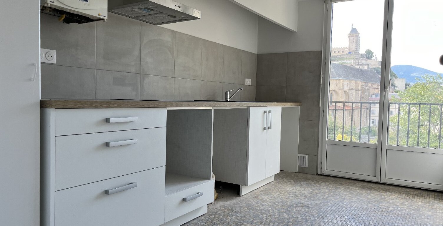 Location appartement 3 pièces 68 m² à Foix (09000) — photo 1