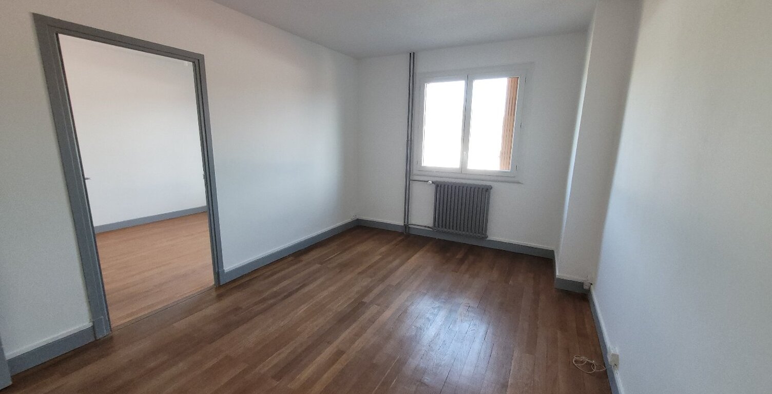 APPARTEMENT AVEC GARAGE - PROVISION SUR CHARGES COMPRENANT LE CHAUFFAGE — photo 1