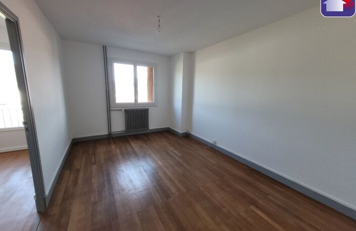 APPARTEMENT AVEC GARAGE - PROVISION SUR CHARGES COMPRENANT LE CHAUFFAGE — photo 2