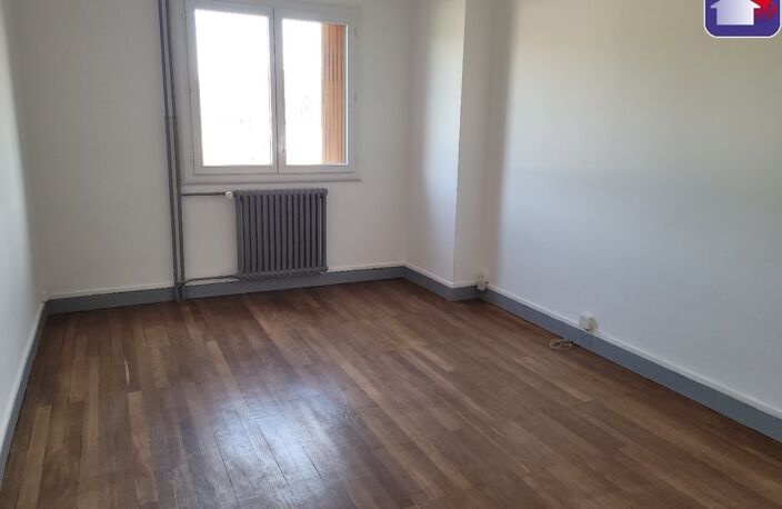 APPARTEMENT AVEC GARAGE - PROVISION SUR CHARGES COMPRENANT LE CHAUFFAGE — photo 5