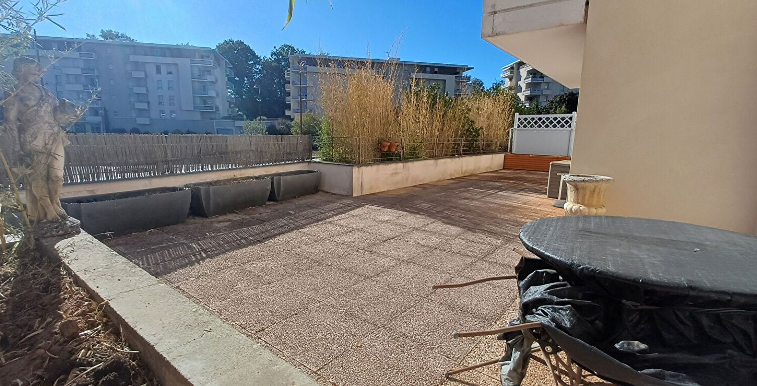 T3 de 64m² avec terrasse de 60m² - BOURRAN — photo 1