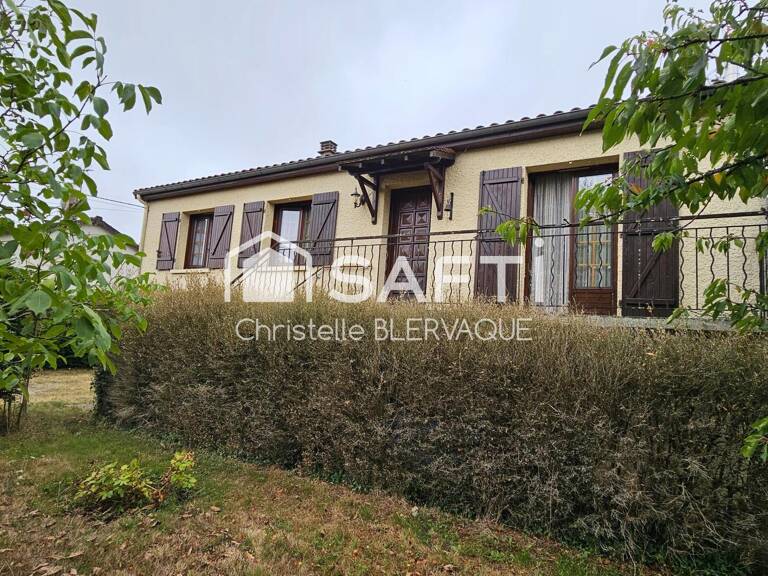 Maison économe en énergie au cœur d'un cadre verdoyant — photo 1