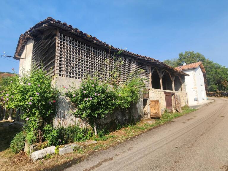 Ensemble immolier dans hameau — photo 1