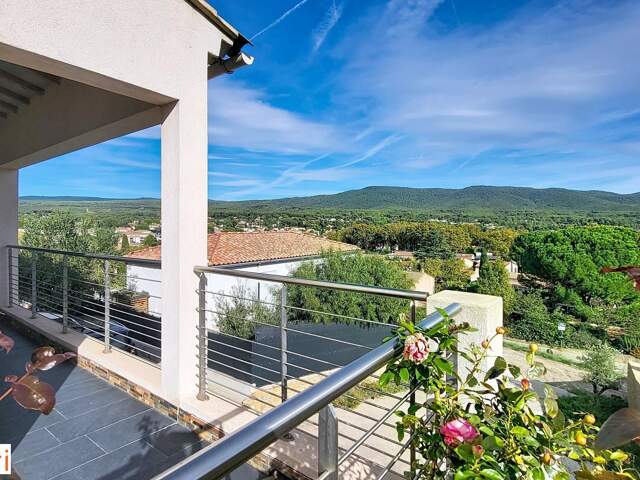 Le Beausset à pied, la vue en plus! — photo du bien