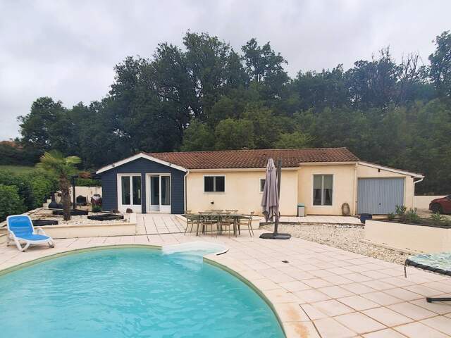 Superbe plain-pied de 100 m² avec piscine et garage — photo du bien