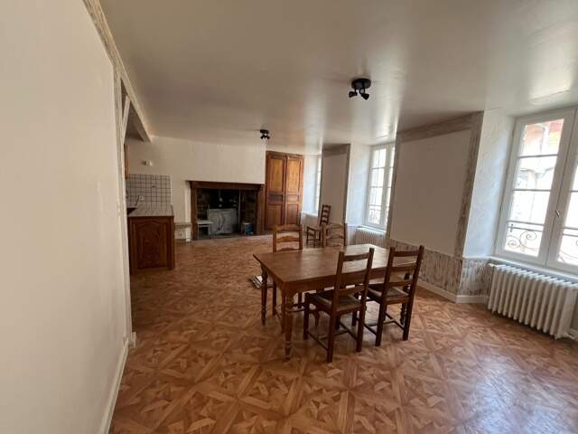 Maison - 105m² - 7 pièces — photo du bien