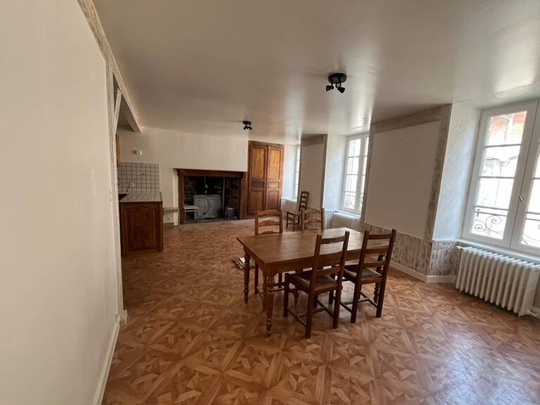 Maison - 105m² - 7 pièces — photo 1