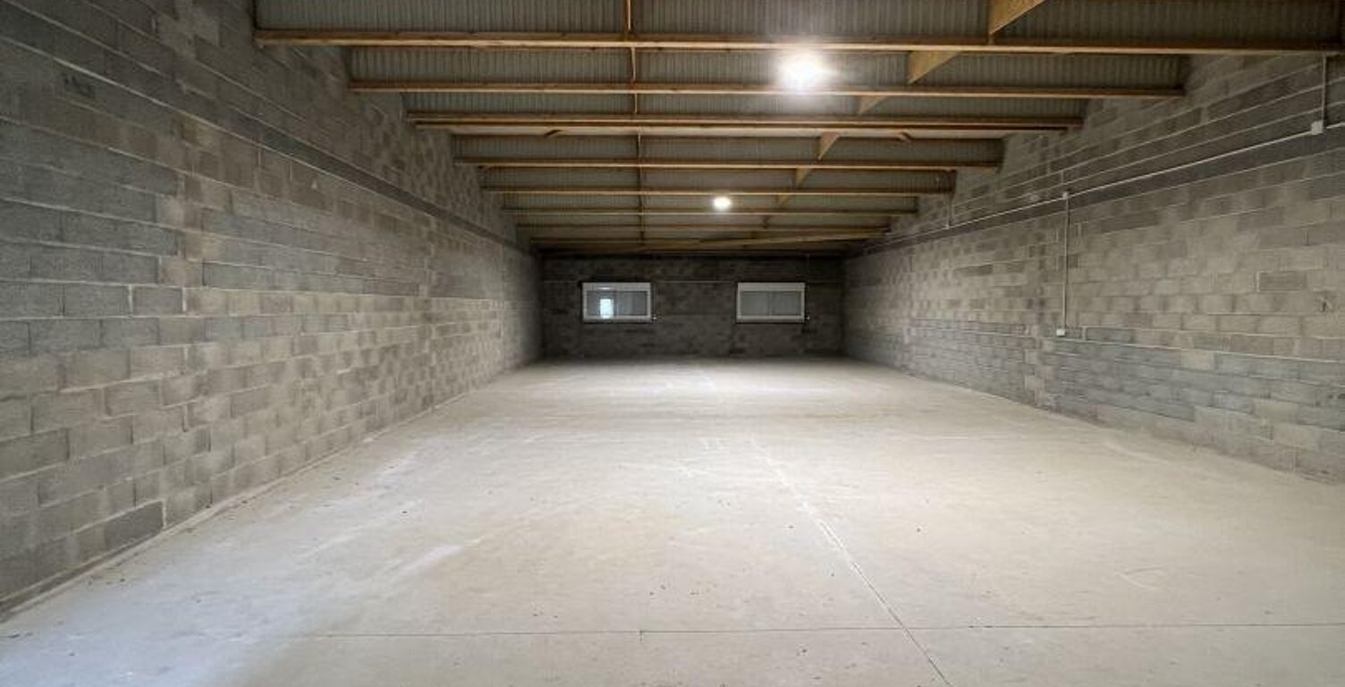 Location Hangar 220 m&sup2; — photo 1