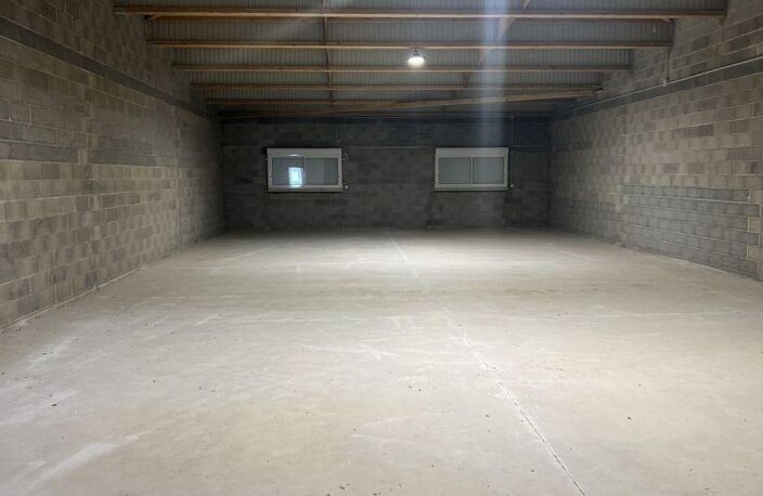 Location Hangar 220 m&sup2; — photo 2
