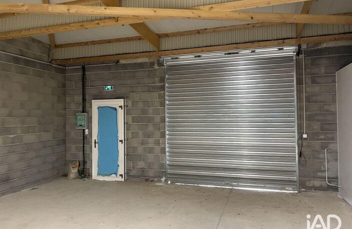 Location Hangar 220 m&sup2; — photo 3