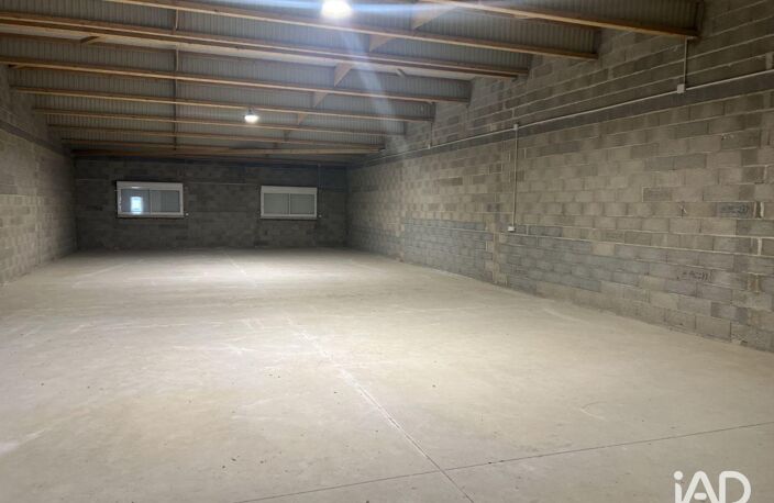 Location Hangar 220 m&sup2; — photo 4