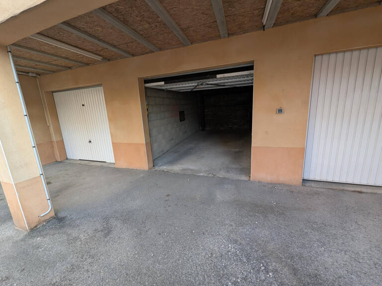 Location Garage fermé privatif — Générac (Proche Nîmes) — photo 1
