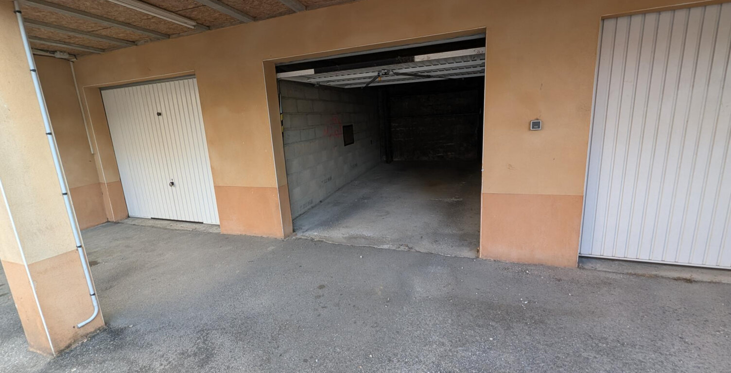 Location Garage fermé privatif — Générac (Proche Nîmes) — photo 1
