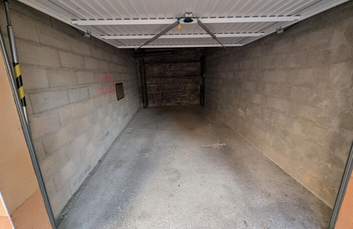 Location Garage fermé privatif — Générac (Proche Nîmes) — photo 2