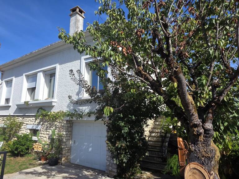 Poitiers Ouest : Maison renovée de 155m²hab. 6 ch . — photo 1