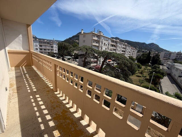 EXCLUSIVITE / TOULON - Faux T4 de 58,60 m2 + balcon + cellier + cave — photo du bien