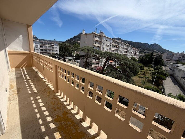EXCLUSIVITE / TOULON - Faux T4 de 58,60 m2 + balcon + cellier + cave — photo 1
