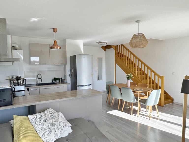 BRINDAS  Duplex 3 chambres avec 3 espaces extérieurs et 2 s — photo 1