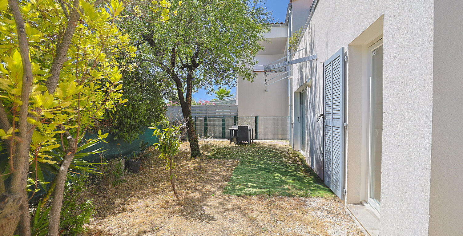 T3 en rez-de-jardin avec grand jardin privatif, garage et parking   Résidence haut de gamme de 2019 — photo 1
