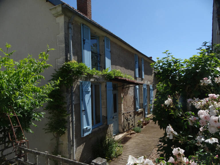 Charmante maison ancienne avec cour aménagée, grange et jard — photo 1