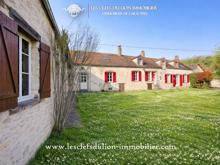 CORPS DE FERME AVEC VERGER ET DÉPENDANCES — photo 1