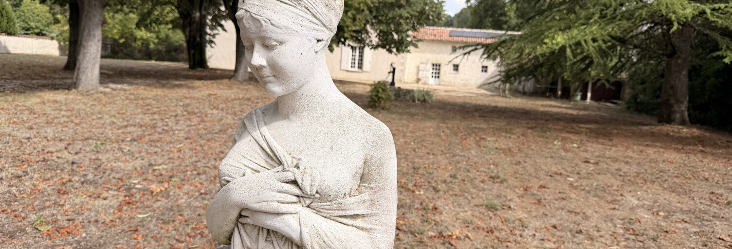 Maison 8 Pièces 222 m² à vendre à Saint-Pardoult (17400)