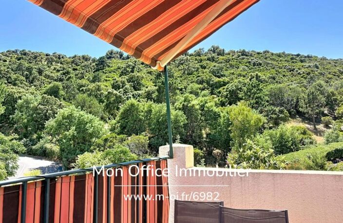 Référence : 6982-LES. - MAZET DUPLEX VUE MER & COLLINES AVEC TERRASSE & PARKING À CAVALAIRE SUR MER — photo 3