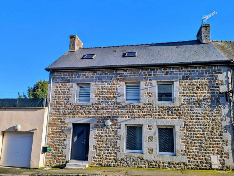 Maison rénovée en pierres 125 m2 à vendre, 6 pièces avec 4 voir 5 chambres, bourg SAINT GERMAIN EN COGLES (35) — photo 1