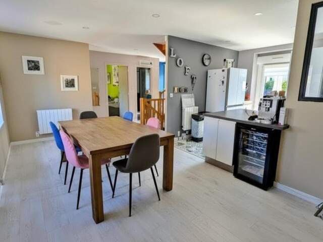 Maison rénovée en pierres 125 m2 à vendre, 6 pièces avec 4 voir 5 chambres, bourg SAINT GERMAIN EN COGLES (35) — photo du bien