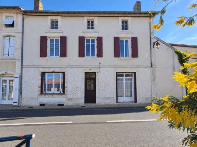 🏡 Maison de caractère aux multiples possibilités – Cœur de Saint-Laurent-de-Céris — photo du bien