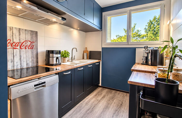 MARIGNANE -  Appartement lumineux avec balcon et cave, faibles charges, avec possibilité d'acquérir un garage en supplément ? 180 000  — photo 2