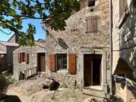 Maison en pierres et jardinet — photo 2