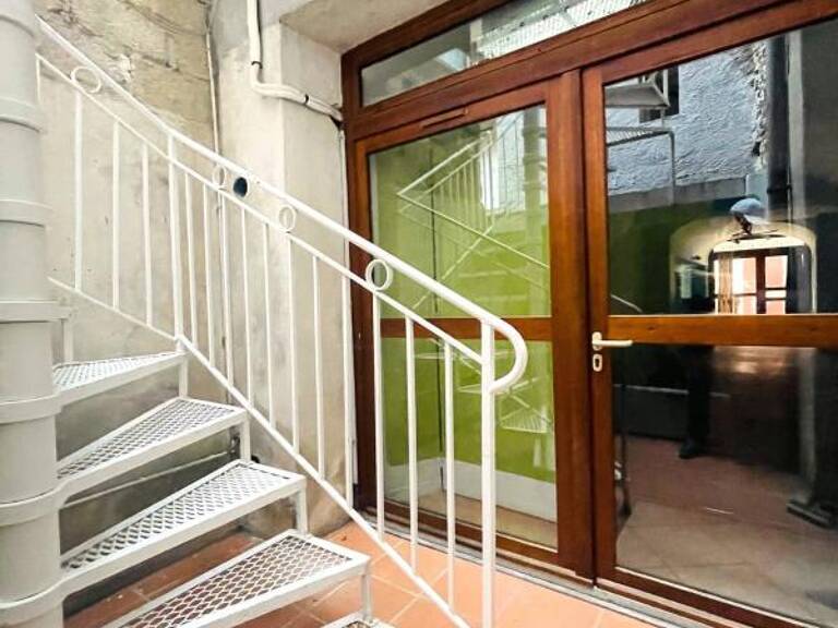Vallon-Pont-d'Arc : Local commercial modulable & potentiel d'habitation — photo 1