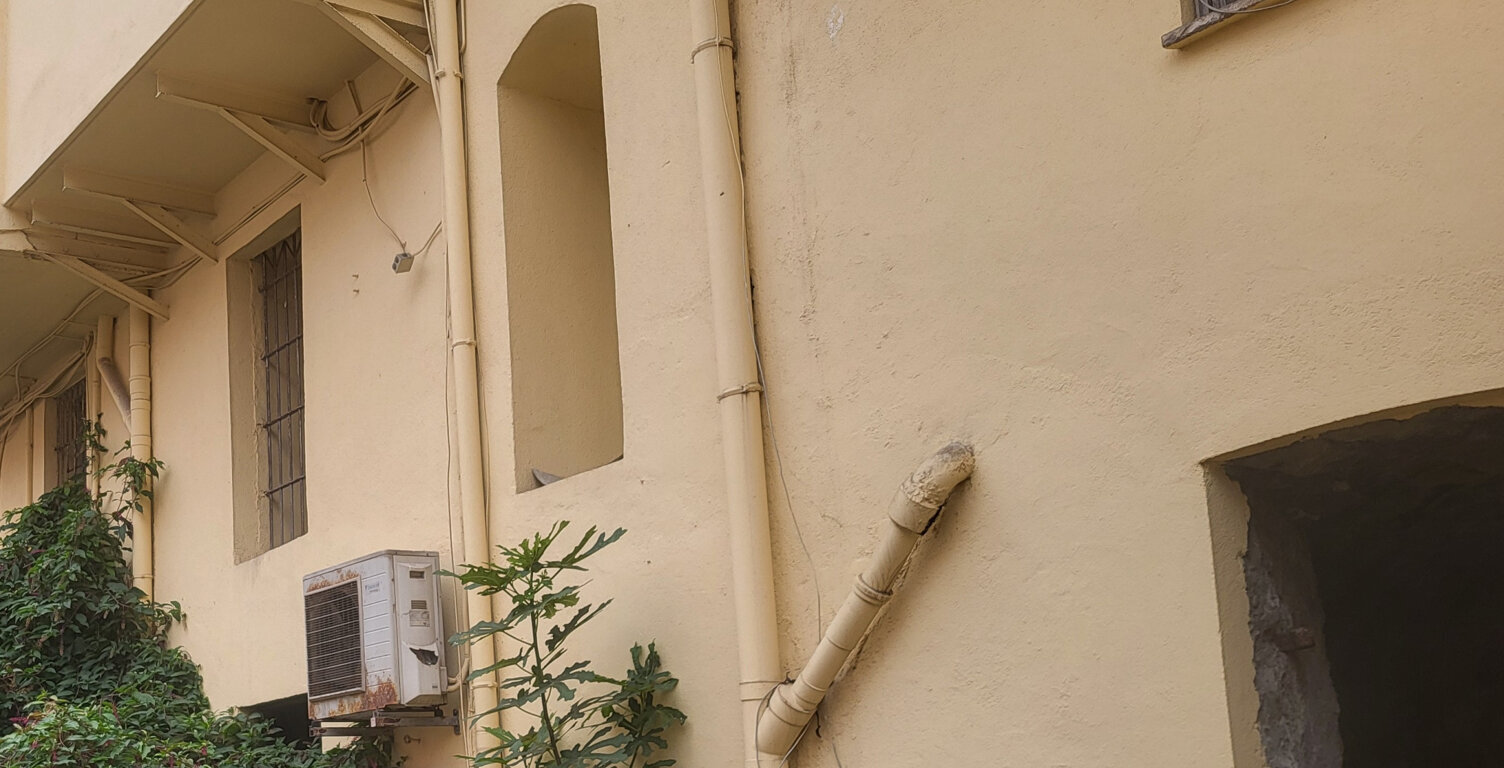 Centre AJACCIO. Locaux à aménager en 3 logements — photo 1