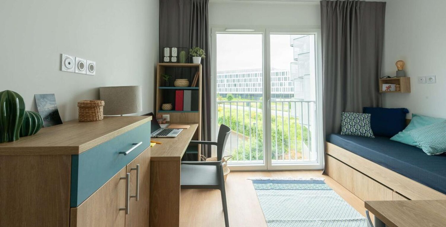 A LOUER - Studio entièrement meublé et équipé de 18m² proche métro B — photo 1
